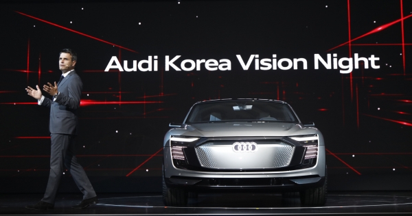 아우디 코리아는 6일 2018 부산 국제 모터쇼 개막을 하루 앞둔 6일 부산시 기장군에 위치한 힐튼 부산 호텔에서 '아우디 비전나잇(Audi Vision Night)'을 개최했다. 