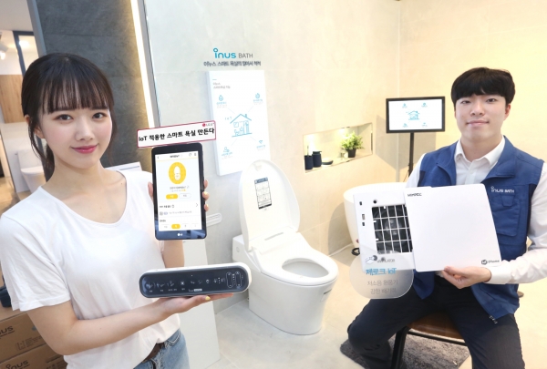 LG유플러스는 아이에스동서의 욕실 리모델링 브랜드 이누스바스(inus bath)와 함께 국내 최초로 욕실에 사물인터넷(IoT) 기술을 적용한 '스마트 욕실' 서비스를 출시했다고 18일 밝혔다. (사진=LG유플러스)