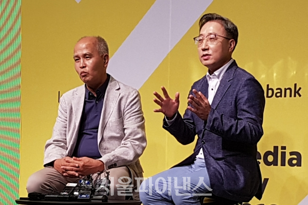 이용우(왼쪽)·윤호영 한국카카오은행 공동대표가 26일 출범 1주년 기자간담회를 열고 질문에 답하고 있다. (사진=박시형 기자)