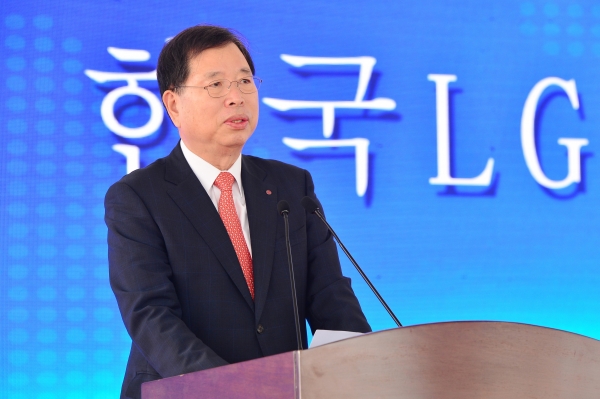 박진수 LG화학 부회장이 23일 중국 난징 전기차 배터리 2공장 기공식에서 환영사를 발표하고 있다. (사진=LG화학)