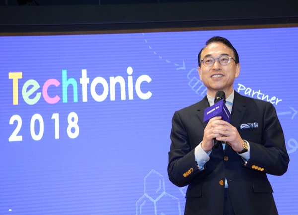 삼성SDS는 15일 서울 잠실캠퍼스에서 '삼성SDS Techtonic 2018'을 개최했다. 홍원표 대표이사가 인사말을 하고 있다. (사진=삼성SDS)