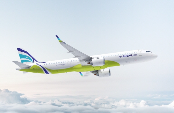 오는 27일 취항 10주년을 맞는 에어부산이 25일 향후 10년 계획을 발표했다. 2019년 10월과 12월에 도입예정인 유럽연합소속 항공기 제작업체인 에어버스(AIRBUS)의 A321neo LR(Long Range) 조감도. (사진=에어부산)