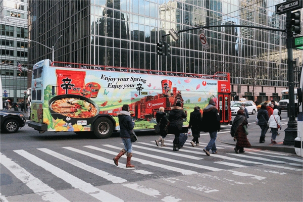 미국 뉴욕의 신라면 버스광고. (사진=농심)