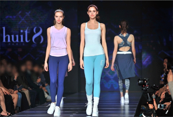 엠코르셋은 25일 서울 성동구 성수동 레이어57에서 '더 엠 코르셋 모멘트(The M Corset Moment)' 패션쇼를 열어 프랑스 브랜드 위뜨8의 컬렉션 등을 선보였다. (사진=엠코르셋)