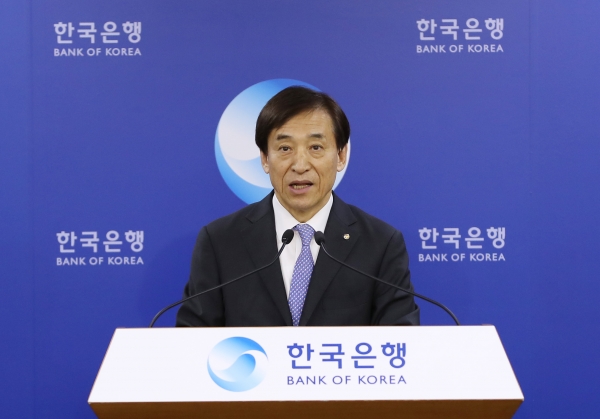 이주열 한국은행 총재가 31일 서울 중구 한국은행에서 통화정책 방향 브리핑을 하고 있다. (사진=연합뉴스)
