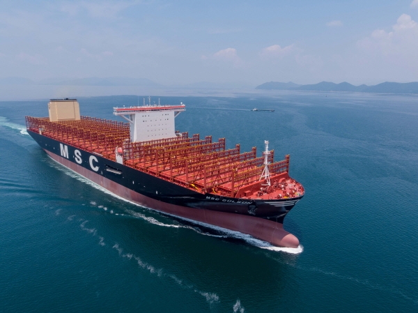 삼성중공업은 스위스 해운선사인 MSC(Mediterranean Shipping Company)로부터 지난 2017년 9월에 수주한 2만3000TEU급 컨테이너선 6척 중 첫 번째 선박 건조를 완성했다고 8일 밝혔다. 해당 선백은 계약일보다 3주가량 일찍 완성돼 지난 6일 성공적으로 출항됐다. (사진=삼성중공업)