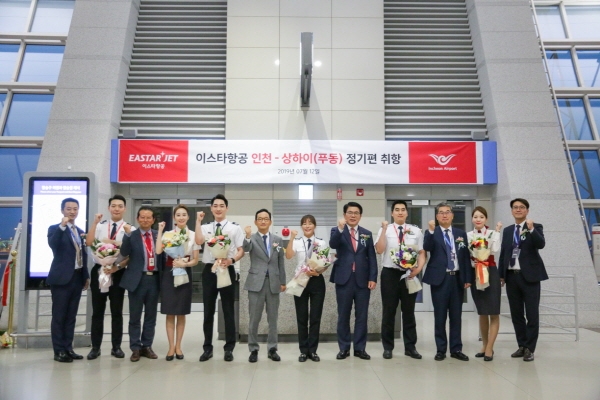 이스타항공은 지난 12일 인천-상하이 정기편 신규 취항식을 진행한 뒤 첫 운항을 시작했다고 14일 밝혔다. (사진=이스타항공)