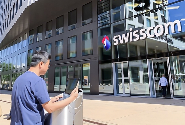 SK텔레콤 직원이 스위스 현지에서 5G로밍 서비스를 테스트 하는 모습. (사진=SK텔레콤)