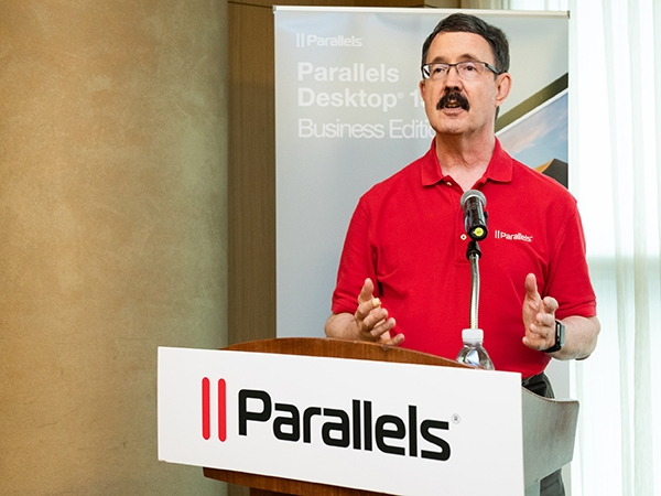 패러렐즈가 맥OS 카탈리나를 지원하는 '패러렐즈 데스크톱 15'를 출시했다. 커트 슈무커 수석 프로덕트 매니저가 발표하고 있다.(사진=패러렐즈)