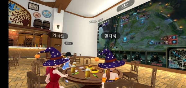 SK텔레콤 '점프 소셜 VR' 서비스에 접속한 이용자들이 e스포츠 중계를 시청 중인 모습. (사진=SK텔레콤)