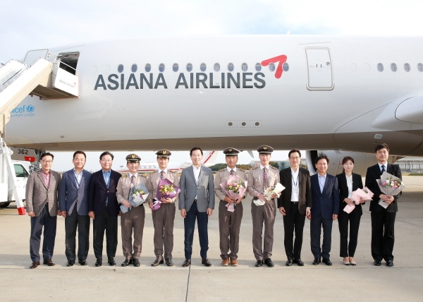 아시아나항공은 지난 16일 인천공항에서 최첨단 항공기 A350 10호기 도입식 행사를 진행했다고 17일 밝혔다. (사진=아시아나항공)