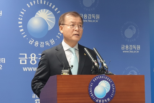 정성웅 부원장보가 13일 키코사태 금융분쟁조정에 대해 모두발언을 하고 있다. (사진=박시형 기자)