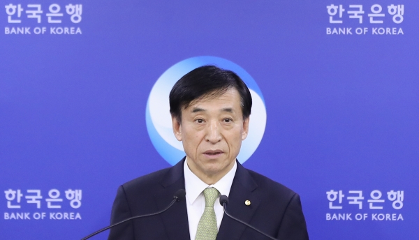 이주열 한국은행 총재가 17일 오전 중구 한국은행에서 기준금리 결정 관련 기자간담회를 하고 있다. (사진=연합뉴스)