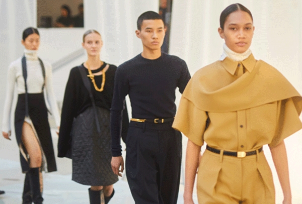 프랑스 파리 팔레 드 도쿄에서 16일(현지시각) 남녀 모델들이 캐주얼 브랜드 시스템·시스템옴므의 2020년 가을·겨울(F/W) 신상품을 선보이고 있다. (사진=한섬) 