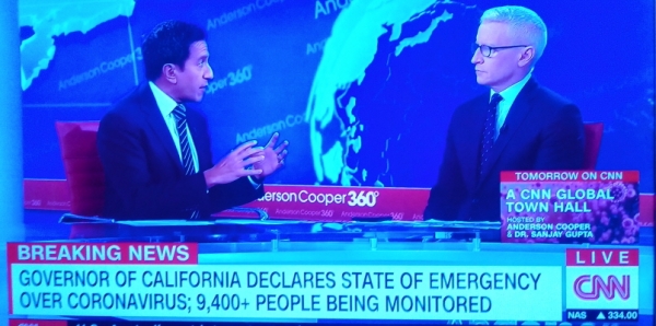 5일 오후 CNN 방송에서 미 캘리포니아 주지사가 코로나19로 비상사태를 선포했음을 알리고 있다. (사진=CNN 캡처)