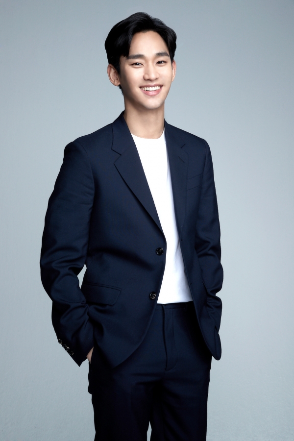 배우 김수현. (사진=하나은행)