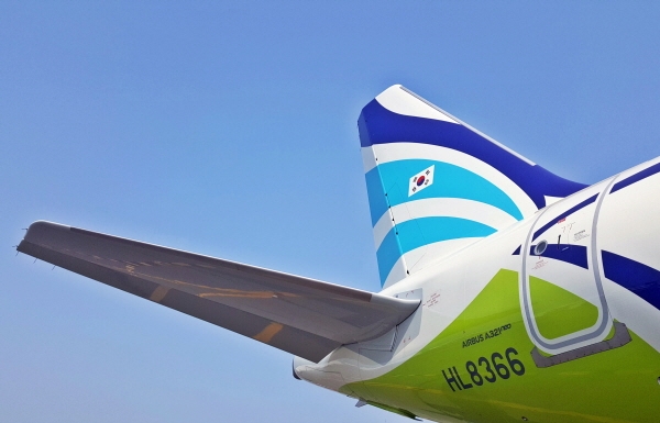 에어부산은 김포발 김해·울산 노선을 대상으로 매주 특가운임을 적용해 판매하는 '스페셜 데이(Special day)'를 진행한다고 29일 밝혔다. 에어부산의 A321LR. (사진=에어부산)