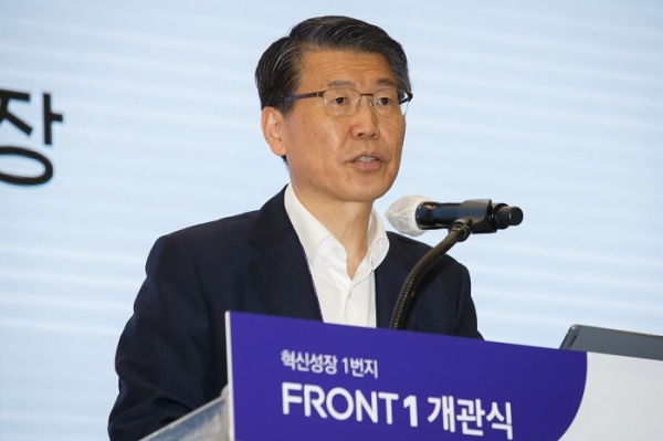 은성수 금융위원장이 30일 오후 서울 마포 프론트원 개관식에 참석해 축사를 하고 있다. (사진=금융위원회)