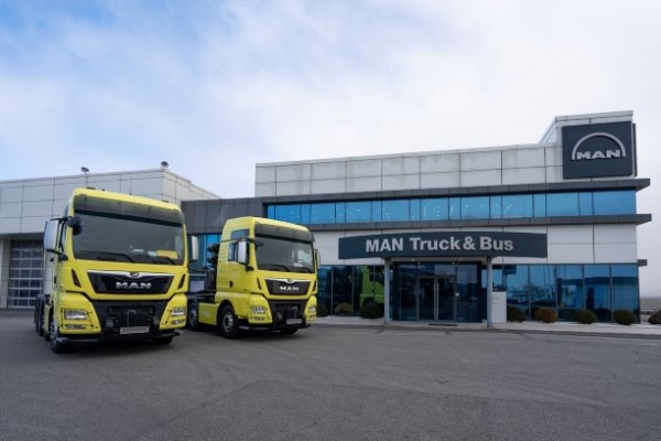 만트럭버스코리아가 최대 250톤의 견인 능력을 갖춘 MAN TGX 8X4 트랙터를 고객사에 인도했다. (사진=만트럭버스코리아)