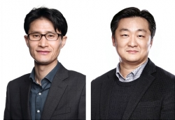 (왼쪽부터) 코웨이 박재영 글로벌 법인사업부문장 전무, 박찬정 환경기술연구소장 전무 (사진=코웨이)