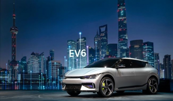 기아가 '2021 상하이 국제 모터쇼'에 참가해 중국시장을 공략을 위해 차세대 모빌리티의 청사진을 제시하는 최초의 전용 전기차 'EV6'를 공개했다. (사진= 기아)