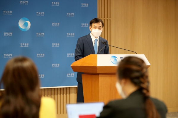 이주열 한국은행 총재가 15일 오전 서울 중구 한국은행에서 열린 통화정책방향 기자간담회에서 발언하고 있다. (사진= 한국은행)