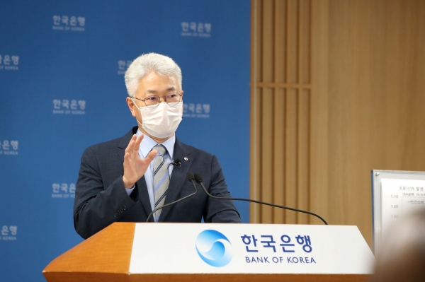 박양수 한국은행 경제통계국장이 27일 오전 서울 중구 한국은행에서 2021년 2/4분기 실질 국내총생산(속보)의 주요 특징을 설명하고 있다.