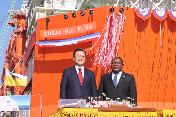 문재인 대통령(사진 왼쪽)과 필리프 뉴지 모잠비크 대통령. (사진=연합뉴스)