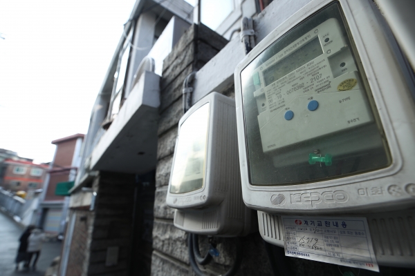 서울 시내 한 주택가에 설치된 전기계량기 (사진=연합뉴스)