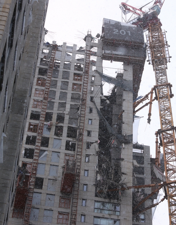 11일 오후 4시께 광주 서구 화정동에서 신축 공사 중인 고층아파트의 외벽이 무너져내렸다. (사진=연합뉴스)