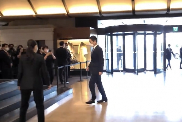 이재용 삼성전자 부회장이 31일 오후 서울 중구 신라호텔에서 열린 2022 삼성 호암상 시상식에 참석하기 위해 호텔에 도착한 뒤 이동하고 있다. (사진=박시형 기자)