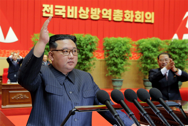 김정은 북한 국무위원장이 지난 8월 10일 평양에서 열린 전국비상방역총화회의를 주재하고 있다. (사진=조선중앙통신/연합뉴스)
