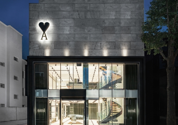 서울 강남구 신사동 가로수길에 지어진 프랑스 디자이너 브랜드 아미 플래그십 매장 (사진=삼성물산 패션부문)