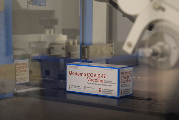 미국 제약사 모더나에서 코로나19 백신을 포장하고 있다. (사진=모더나 홈페이지) 
