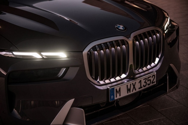 BMW 뉴 X7 분리형 헤드라이트와 BMW 키드니 그릴 (사진=BMW코리아)