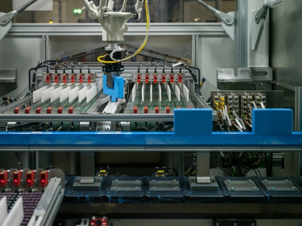 BMW 그룹이 독일 라이프치히 공장에서 배터리 모듈 생산을 위한 셀 코팅 라인을 가동했다. (사진=BMW코리아)