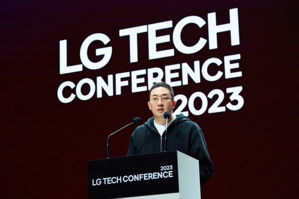 구광모 LG그룹 회장이 지난 16일 서울 강서구 LG사이언스파크에서 열린 LG테크콘퍼런스에서 연설하고 있다. (사진=LG)