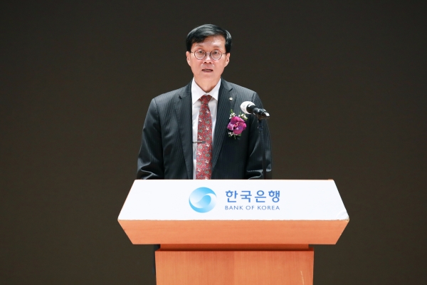 이창용 한국은행 총재가 24일 오후 서울 중구 한국은행에서 본부 준공기념식 기념사를 발표하고 있다. (사진=한국은행)