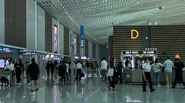 성수기 인천국제공항에 많은 여객들이 이용하고 있다. (사진=김수현 기자)