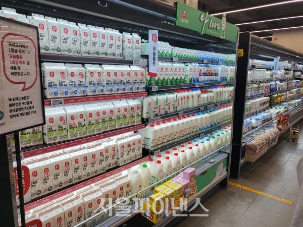 대형마트에 진열된 우유들.(사진=나민수 기자)
