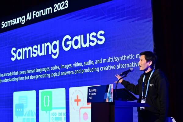 8일 삼성전자 서울R&D캠퍼스에서 삼성 AI 포럼이 열린 가운데 김대현 삼성전자 부사장이 환영사를 하고 있다. (사진=삼성전자)
