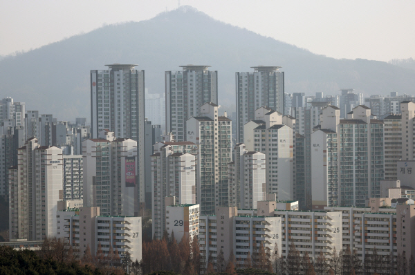 서울 마포구 하늘공원 인근에서 바라본 아파트 단지의 모습. (사진=연합)
