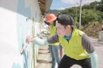 NH농협생명, '또하나의 마을' 결연 농촌 벽화 봉사