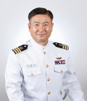 한강에 빠진 시민 구한 김용우 해군 중령 'LG의인상'