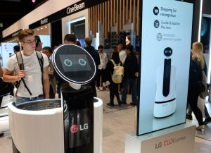 LG전자, 이마트와 '리테일 서비스 로봇' 개발···쇼핑도 '자율주행' 시대