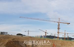 삼성·현대차家 해외건설 '희비'…1·2위 굳히기 vs 수주 반토막
