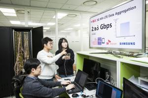 SKT, 삼성전자와 '갤럭시S10 5G'로 2.7Gbps 구현···'국내 최고속도'