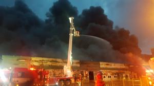 구미 전자부품공장 화재…"인근 공장으로 번져, 인명피해 없어"
