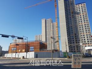 캄캄한 건설경기 '날개 없는 추락'···건설투자 3Q 연속 5%대 감소
