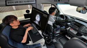 차가 '졸음 운전' 감시···현대모비스, 눈동자 추적 '경보시스템' 개발